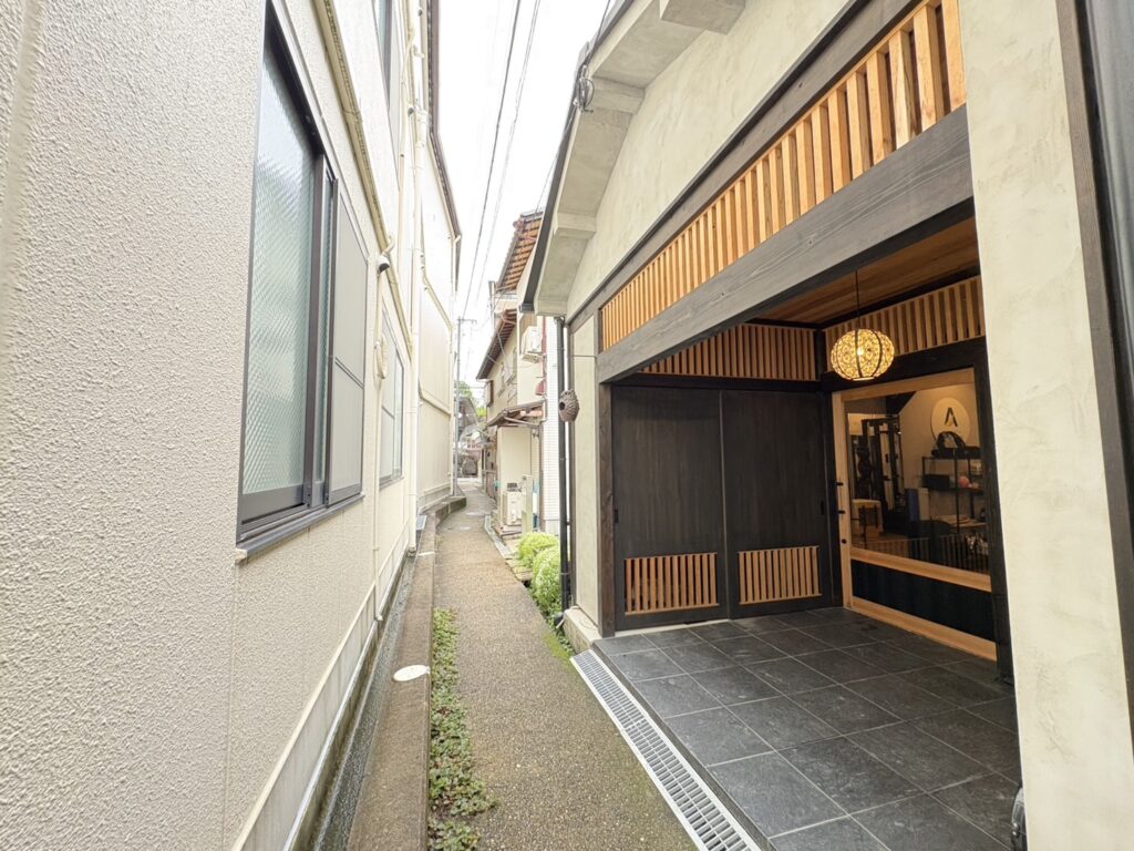 ストレッチアヴニールあやめ池店の外観
