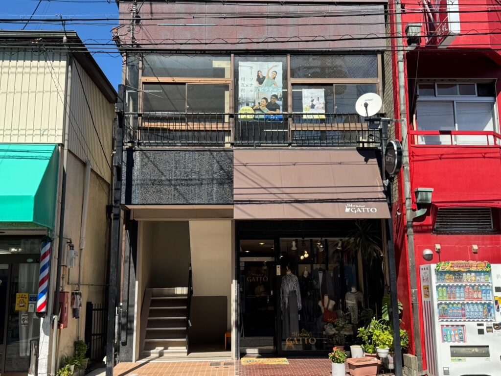 ストレッチアヴニール和泉府中店の外観