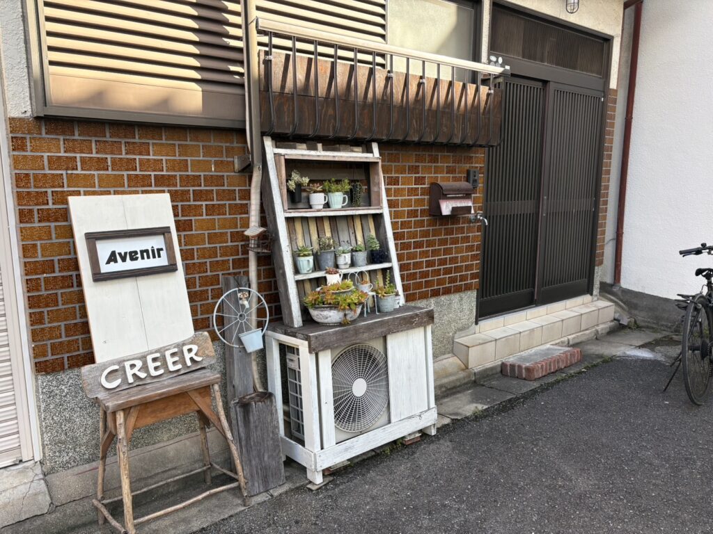 ストレッチアヴニール柏原店の入口