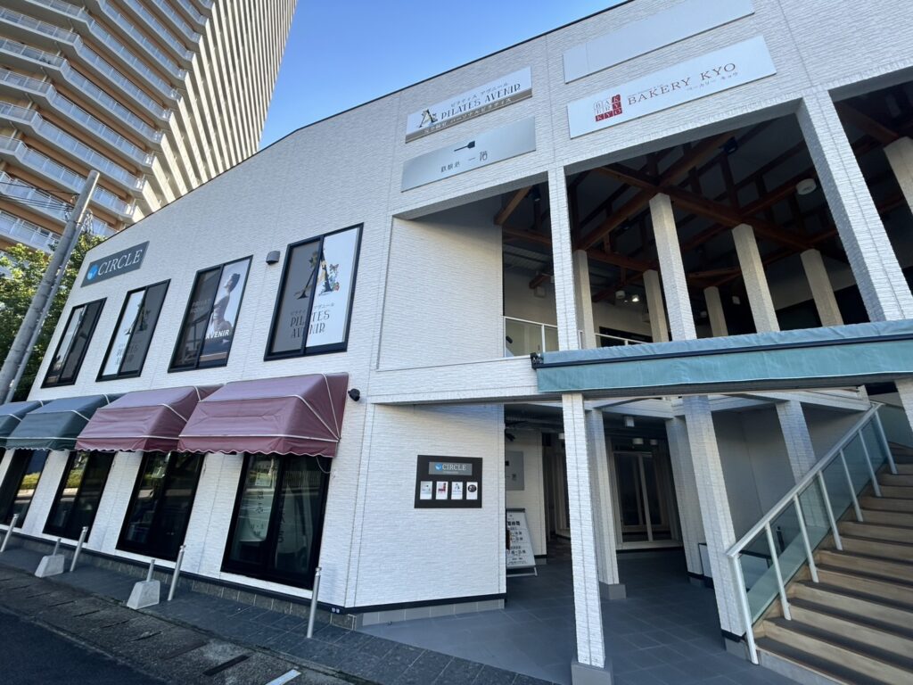 ストレッチアヴニール大津京店の外観