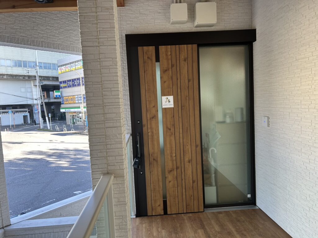 ストレッチアヴニール大津京店の入口