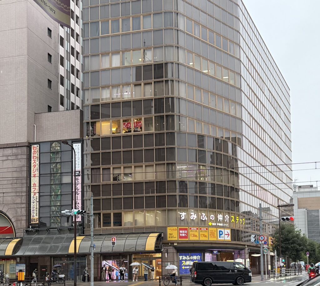 ストレッチアヴニール天王寺店の外観
