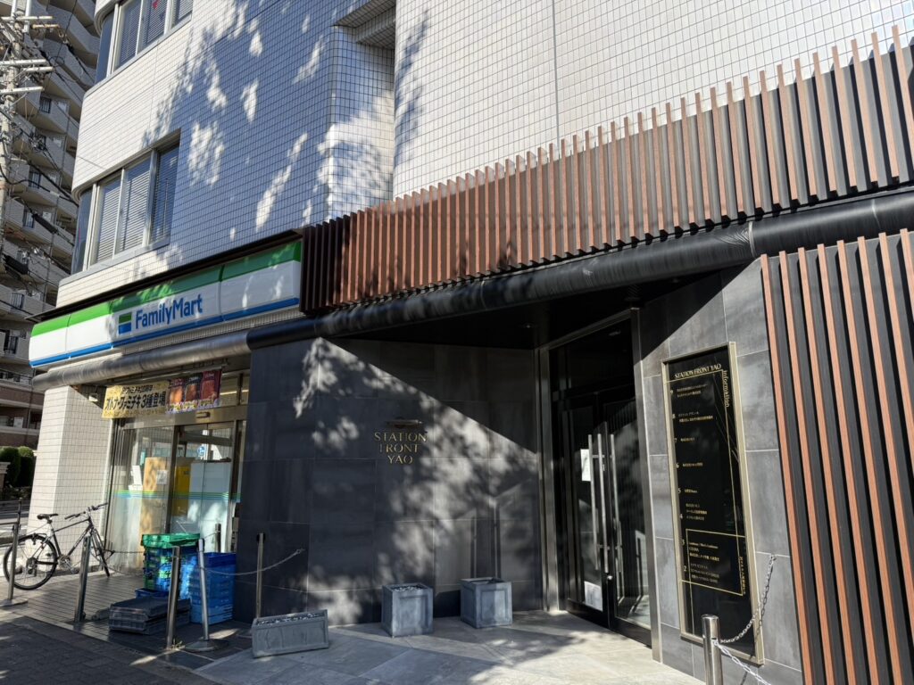 ストレッチアヴニール八尾2号店の外観